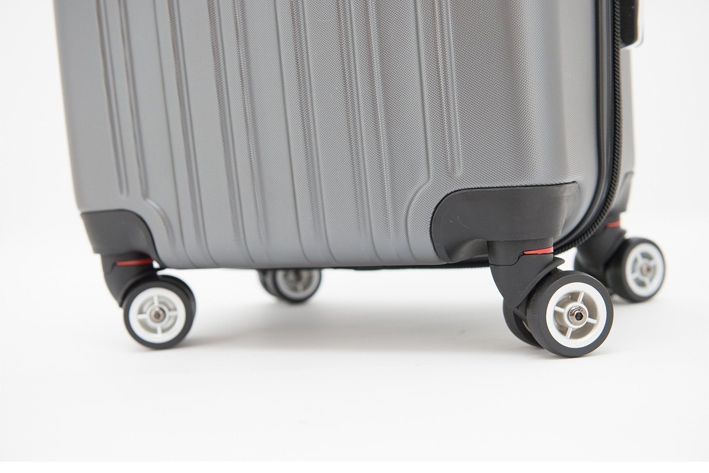 Carbon Sesto 22" Eclipse Roller Carry-On Luggage